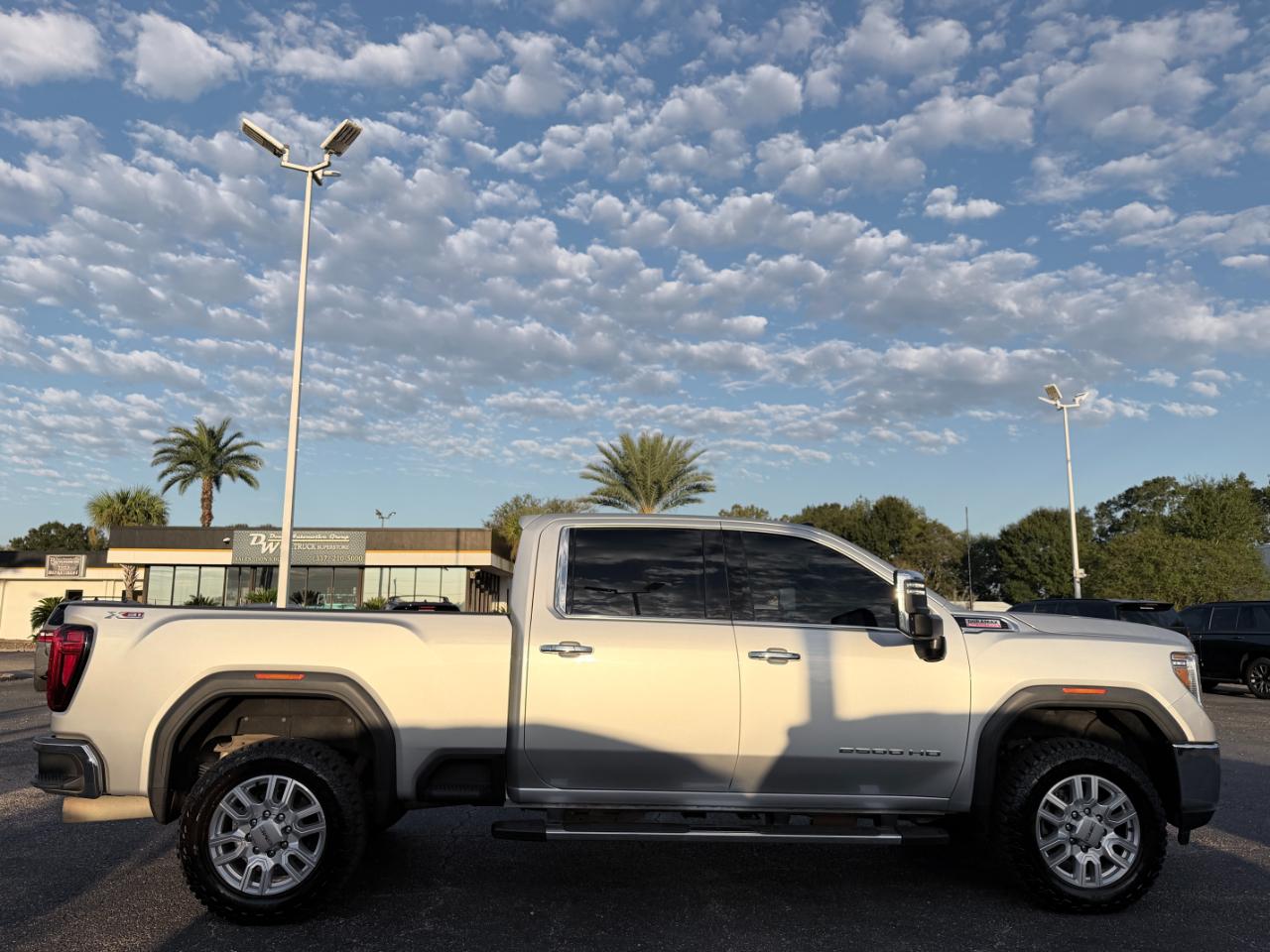 GMC Sierra 2500HD 4WD Crew Cab 159" SLT 2023