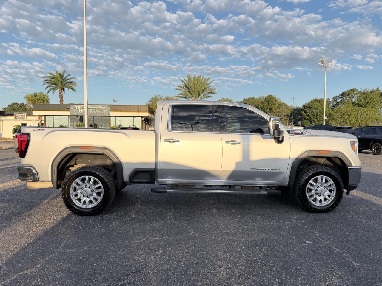 GMC Sierra 2500HD 4WD Crew Cab 159" SLT 2023