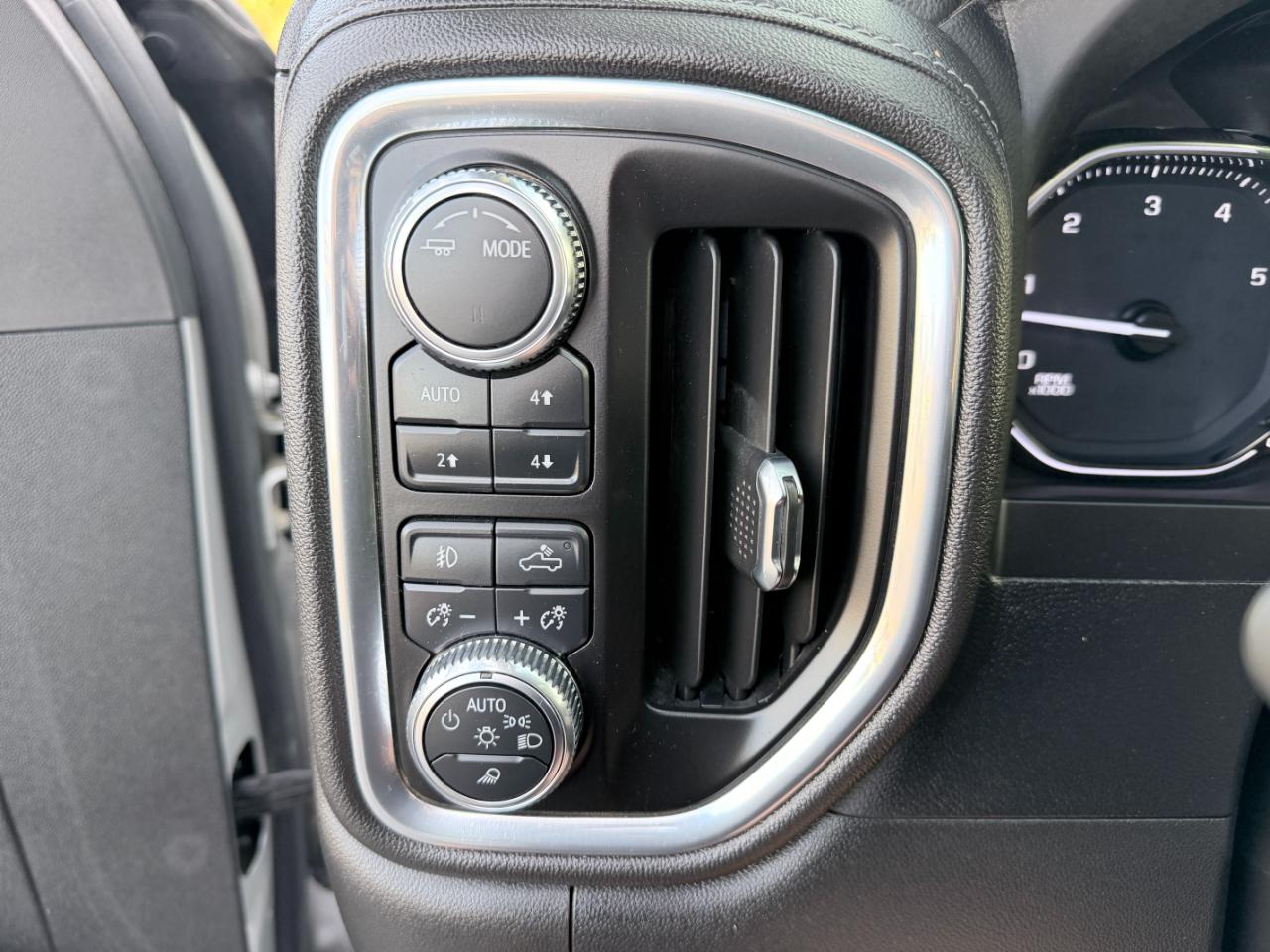 GMC Sierra 2500HD 4WD Crew Cab 159" SLT 2023