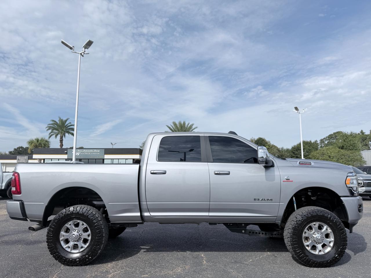 RAM 2500 Laramie 4x4 Crew Cab 6'4" Box 2024