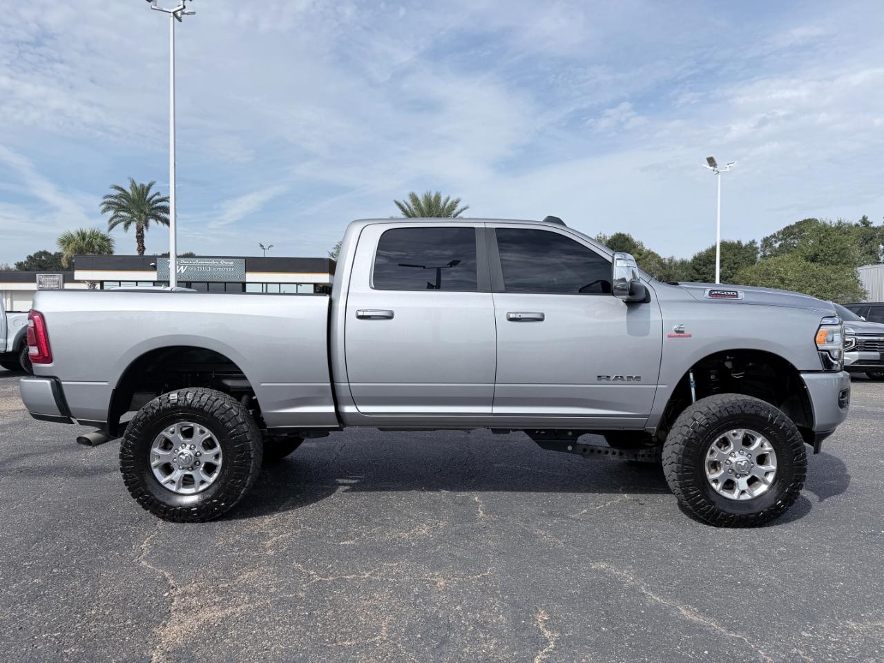 RAM 2500 Laramie 4x4 Crew Cab 6'4" Box 2024