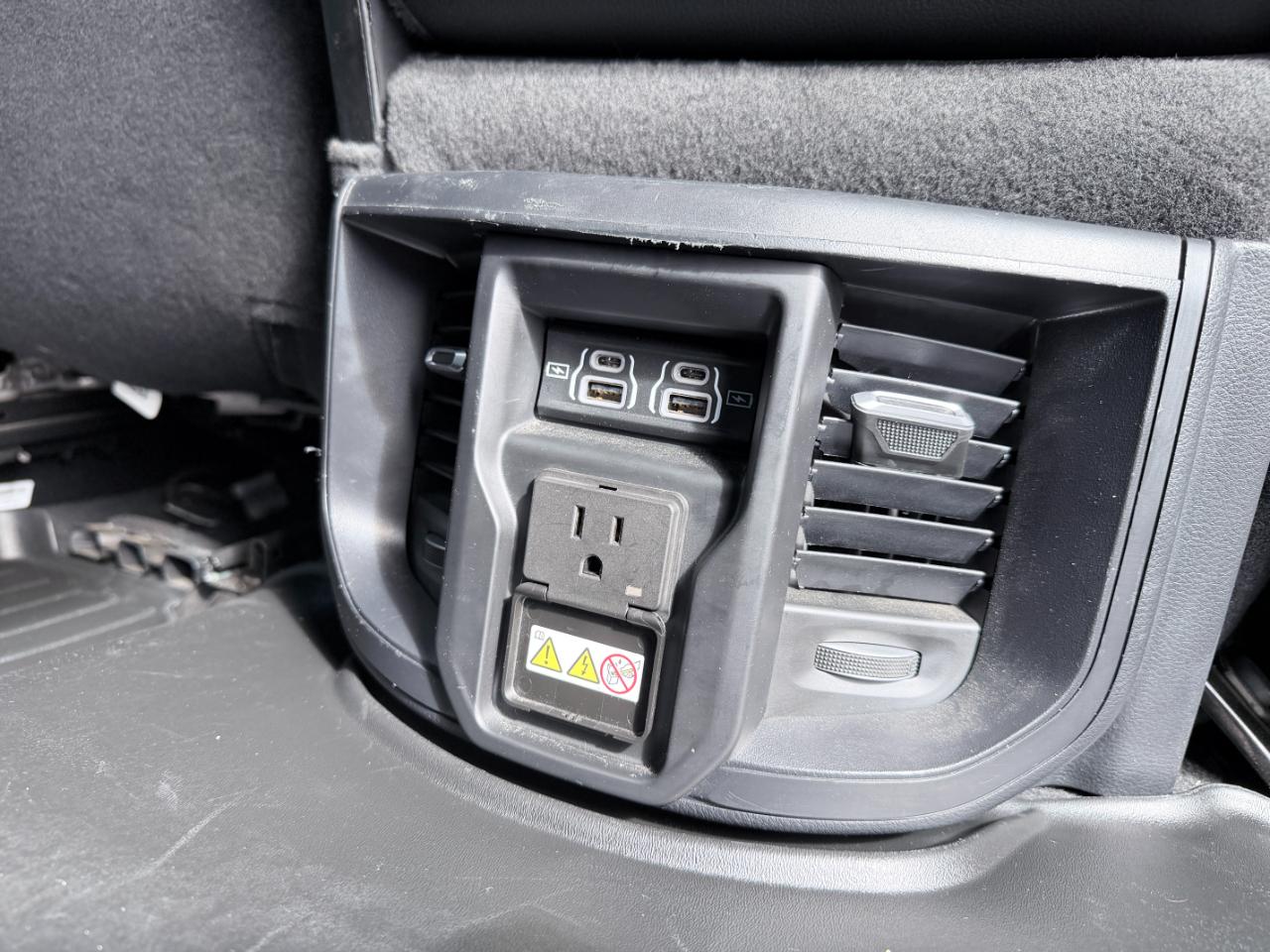 RAM 2500 Laramie 4x4 Crew Cab 6'4" Box 2024