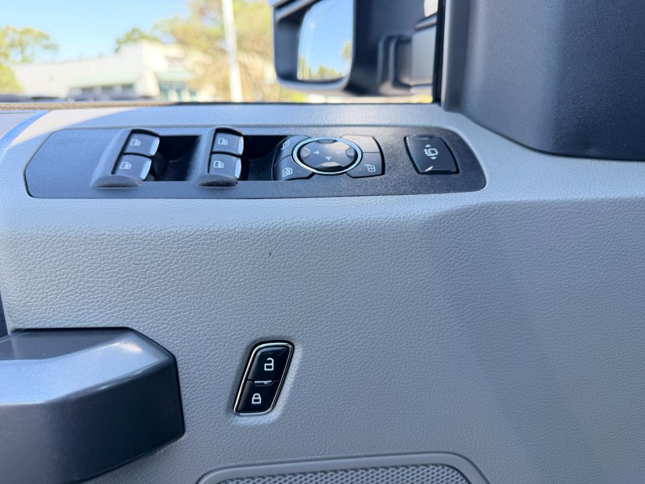 Ford Super Duty F-250 SRW XLT 4WD Crew Cab 8' Box 2022