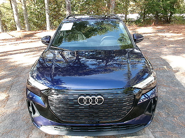 Audi Q4 e-tron  2022 Audi Q4 e-tron  2022