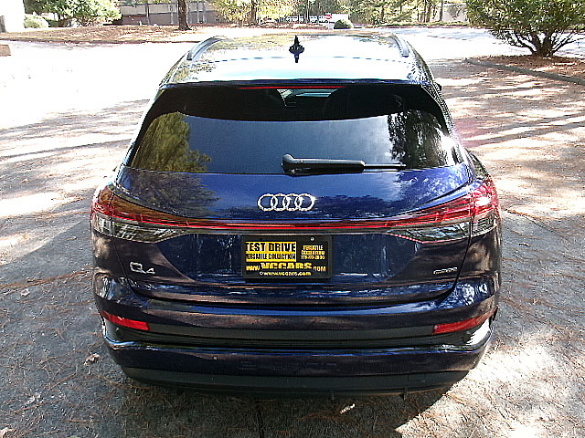 Audi Q4 e-tron  2022 Audi Q4 e-tron  2022