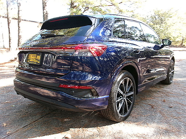 Audi Q4 e-tron  2022 Audi Q4 e-tron  2022