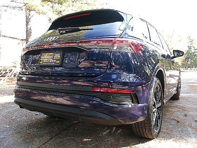 Audi Q4 e-tron  2022 Audi Q4 e-tron  2022
