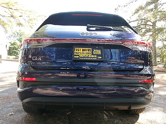 Audi Q4 e-tron  2022 Audi Q4 e-tron  2022