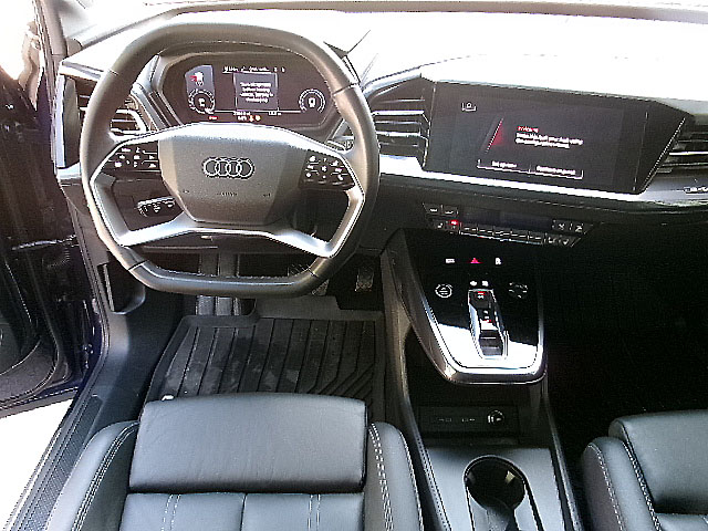 Audi Q4 e-tron  2022 Audi Q4 e-tron  2022