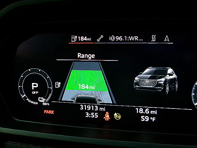 Audi Q4 e-tron  2022 Audi Q4 e-tron  2022