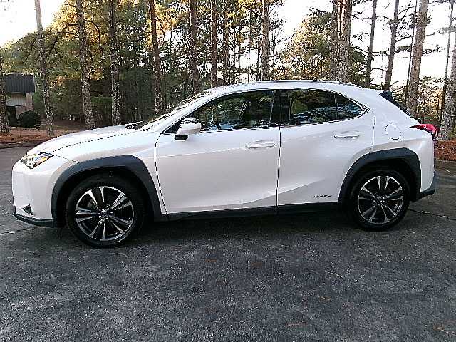Lexus UX  2020