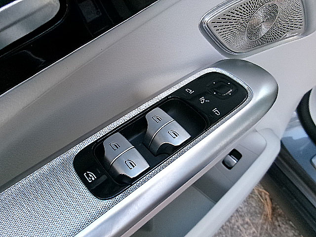 Mercedes-Benz EQE  2023