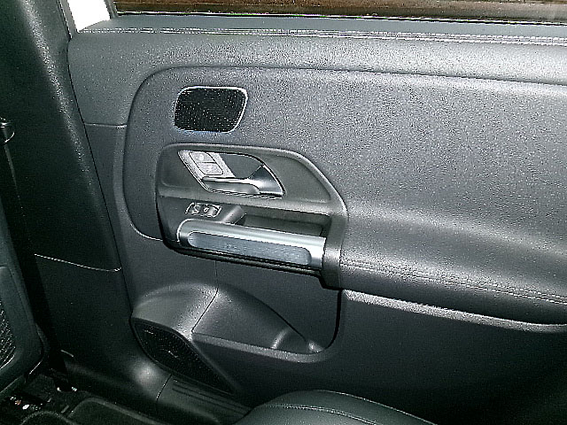 Mercedes-Benz EQB  2023