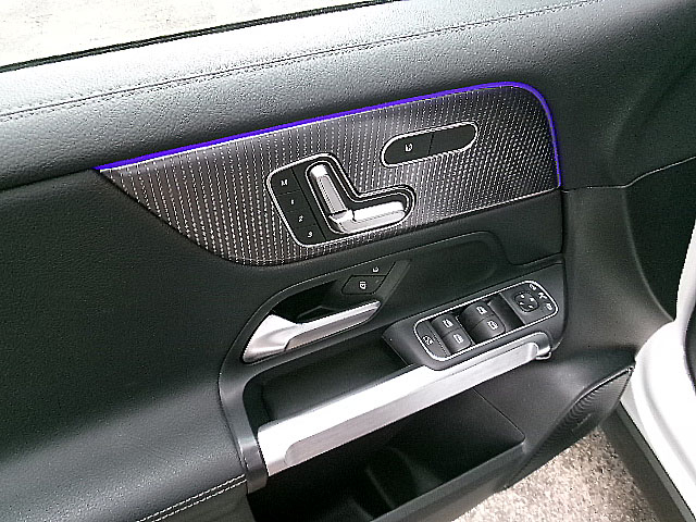 Mercedes-Benz EQB  2023