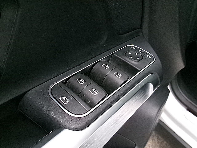 Mercedes-Benz EQB  2023