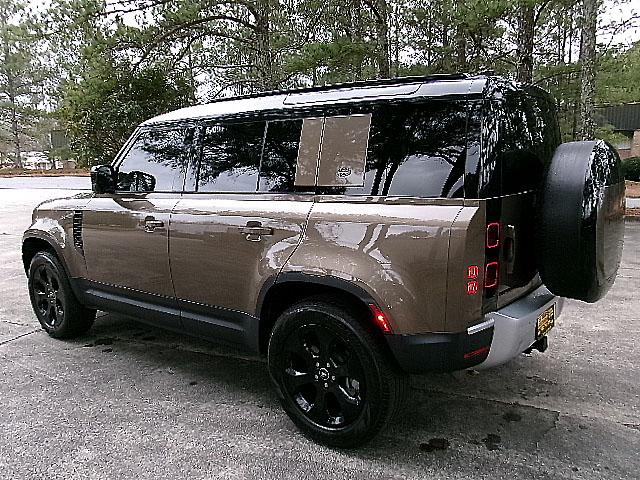 Land Rover Defender  2024