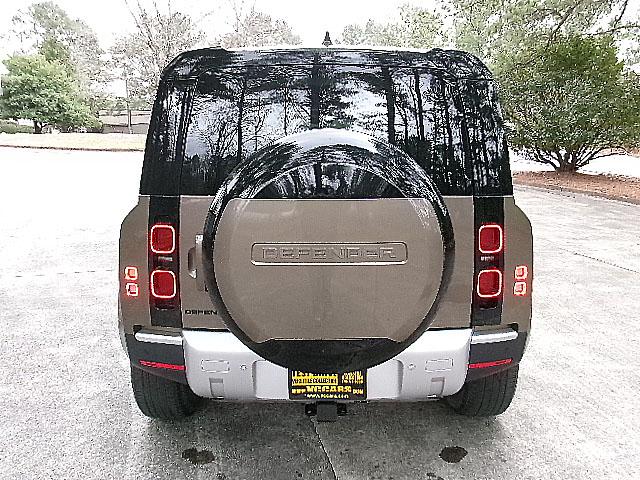 Land Rover Defender  2024