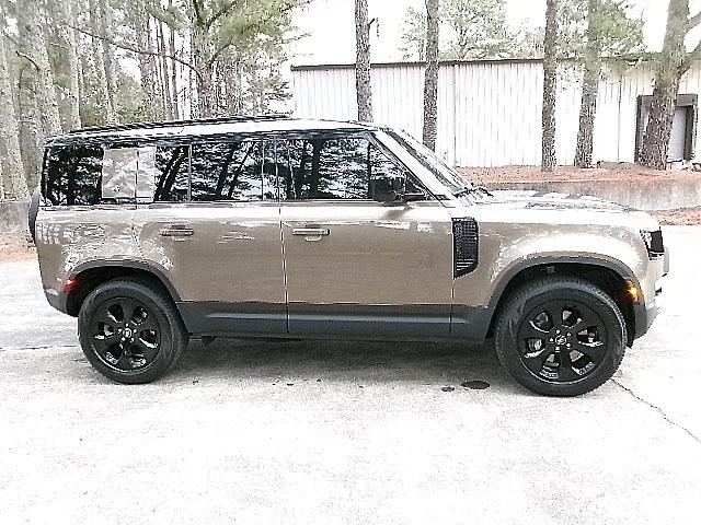 Land Rover Defender  2024