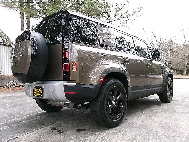 Land Rover Defender  2024