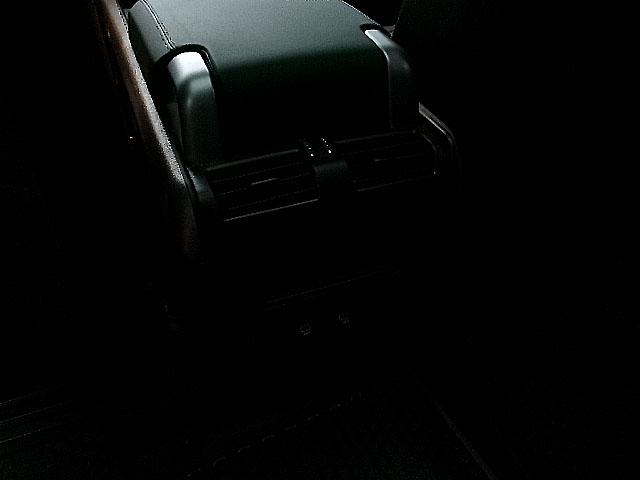 Land Rover Defender  2024