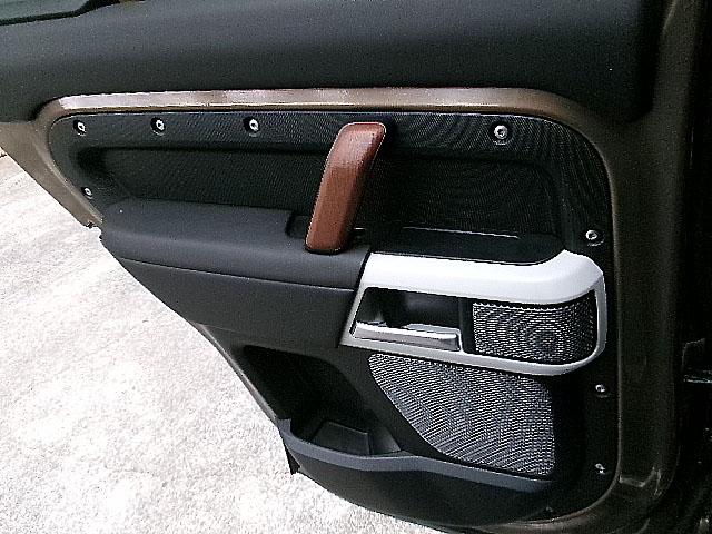 Land Rover Defender  2024