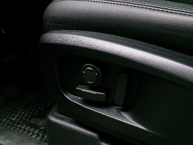 Land Rover Defender  2024