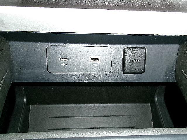 Land Rover Defender  2024