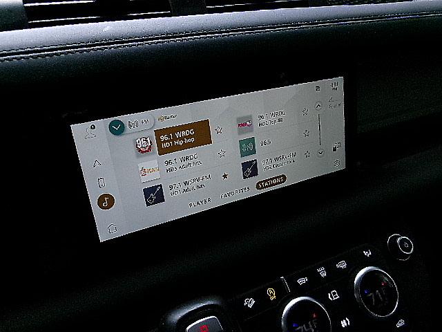 Land Rover Defender  2024