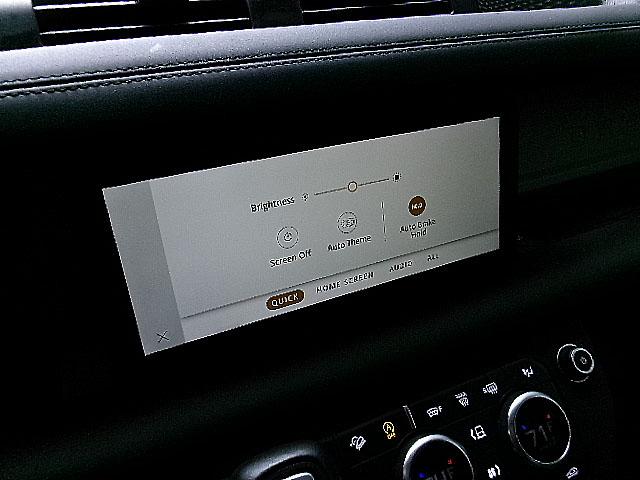 Land Rover Defender  2024