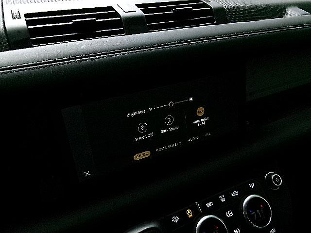 Land Rover Defender  2024