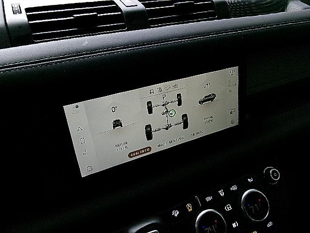 Land Rover Defender  2024