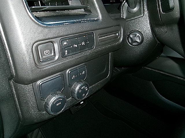 Chevrolet Suburban  2023