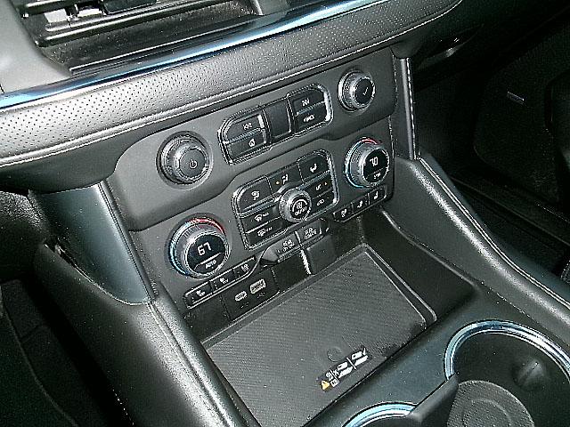 Chevrolet Suburban  2023