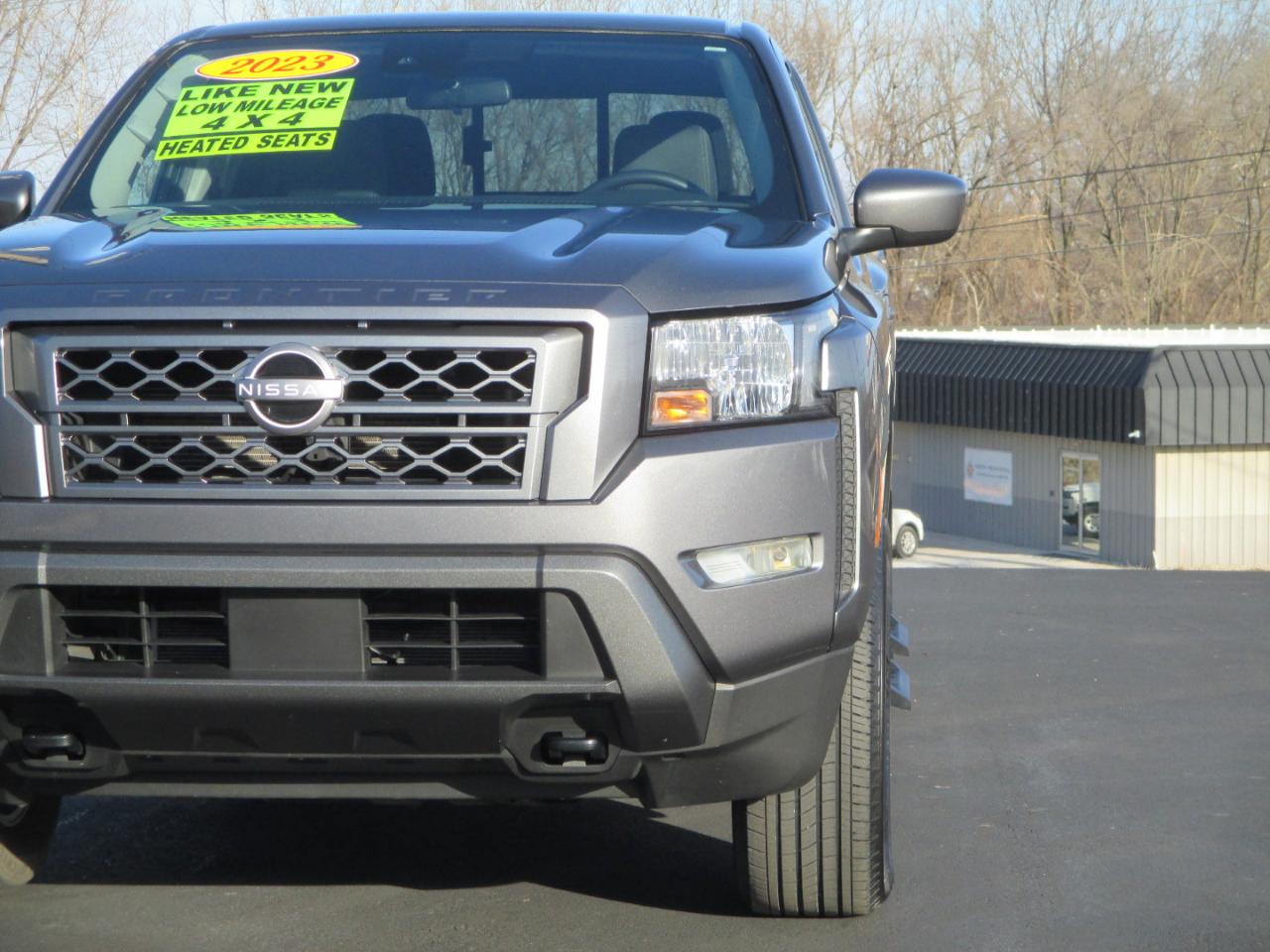 Nissan Frontier SV Crew Cab 4WD 2023