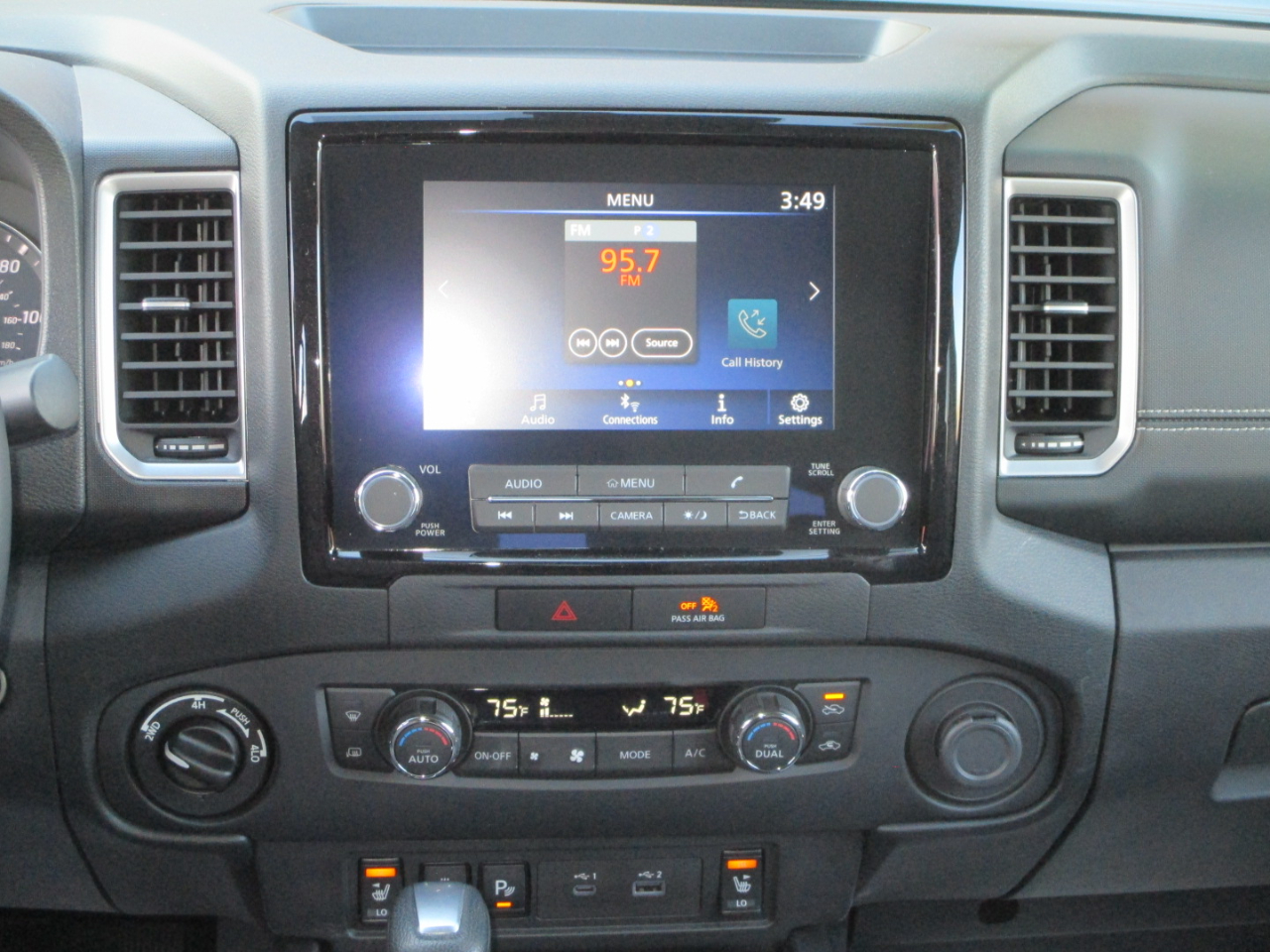 Nissan Frontier SV Crew Cab 4WD 2023