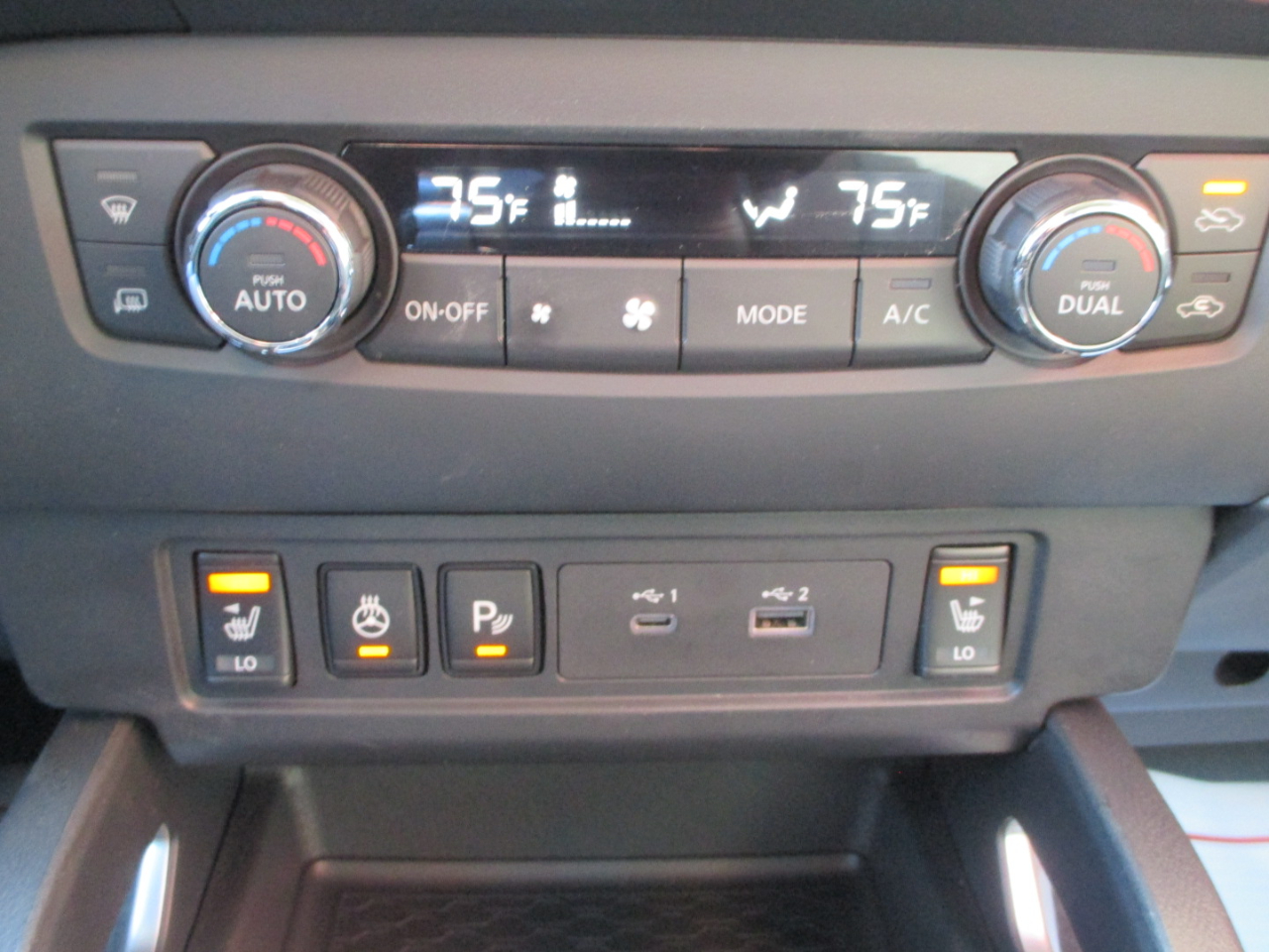 Nissan Frontier SV Crew Cab 4WD 2023