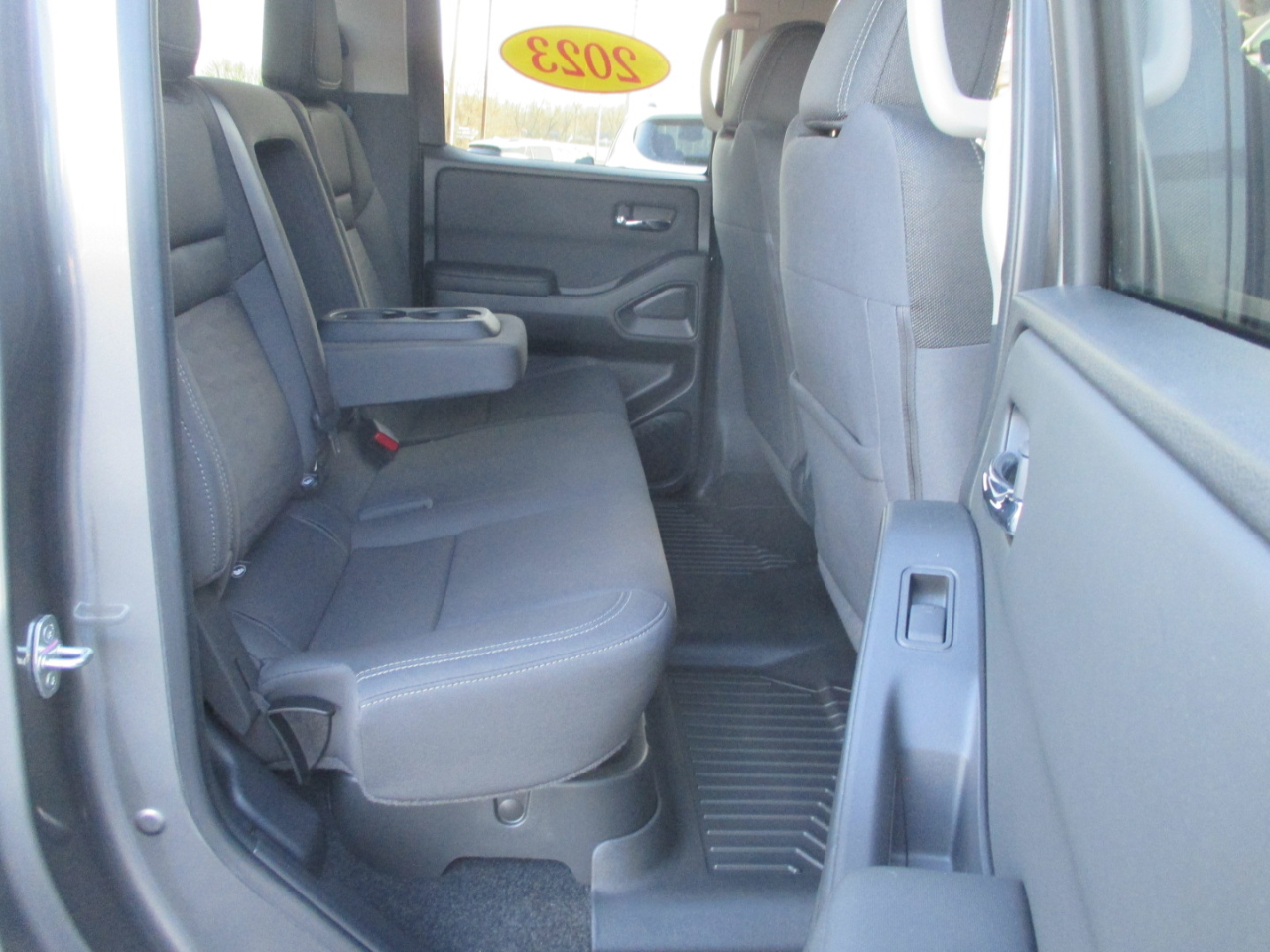 Nissan Frontier SV Crew Cab 4WD 2023