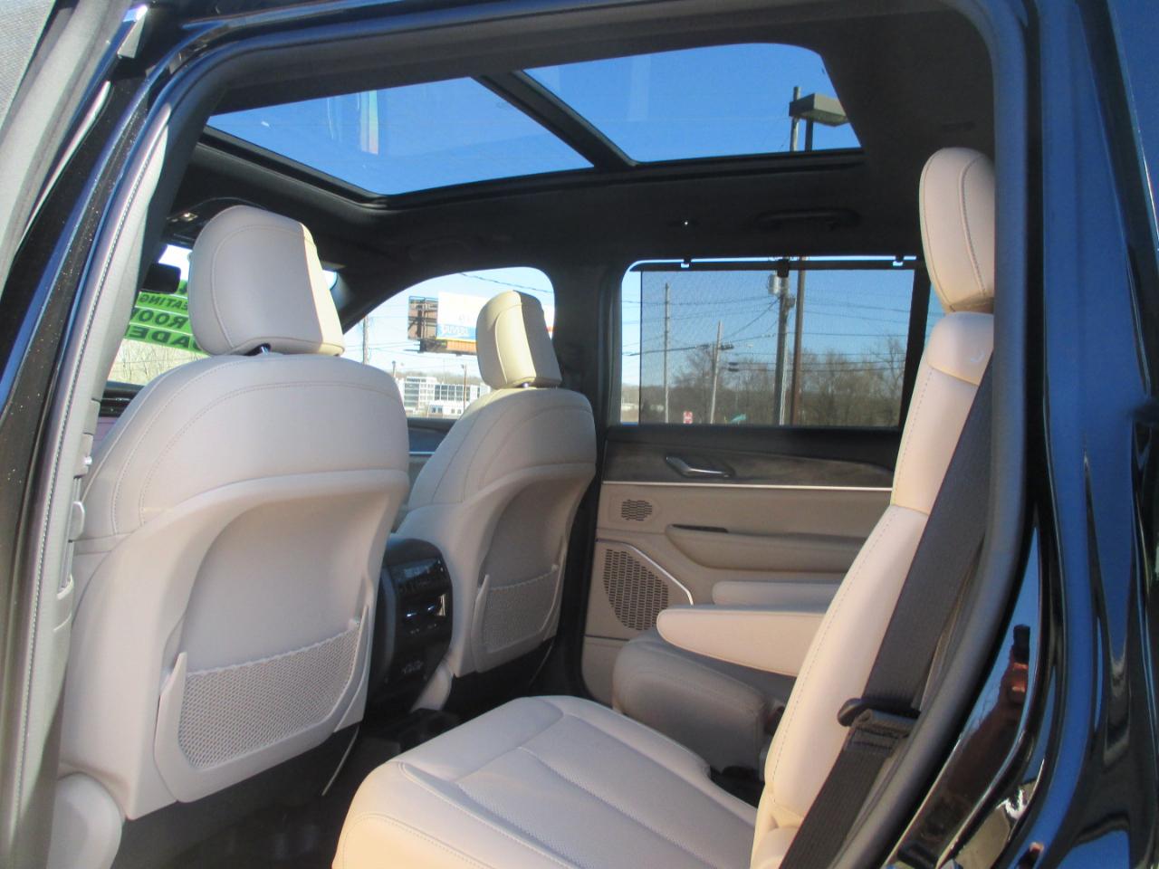 Jeep Grand Cherokee L Limited 4WD 2024