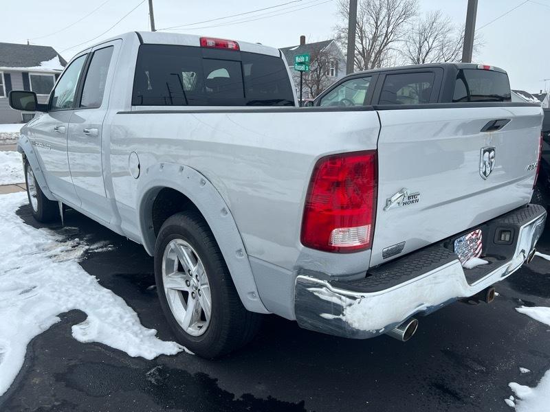 RAM 1500 4WD Crew Cab 140.5" SLT 2012