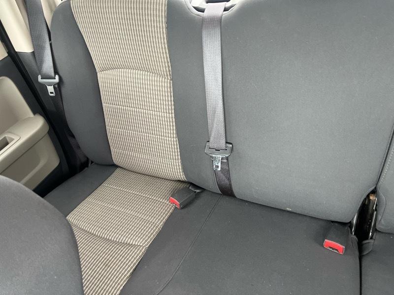 RAM 1500 4WD Crew Cab 140.5" SLT 2012