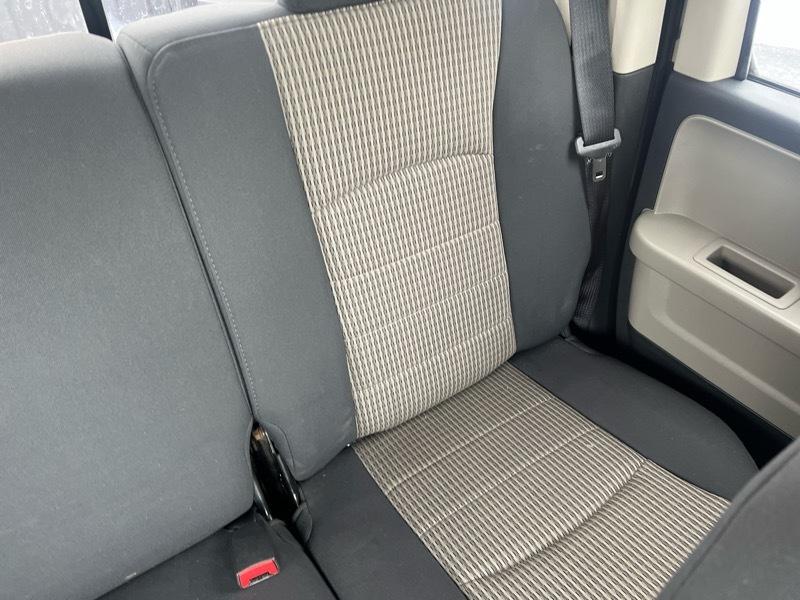 RAM 1500 4WD Crew Cab 140.5" SLT 2012