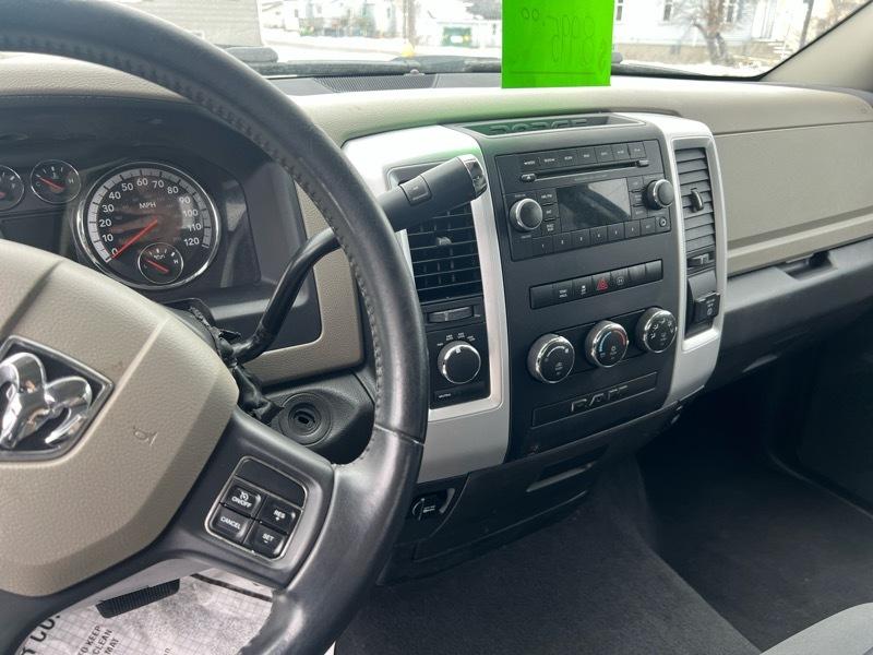 RAM 1500 4WD Crew Cab 140.5" SLT 2012