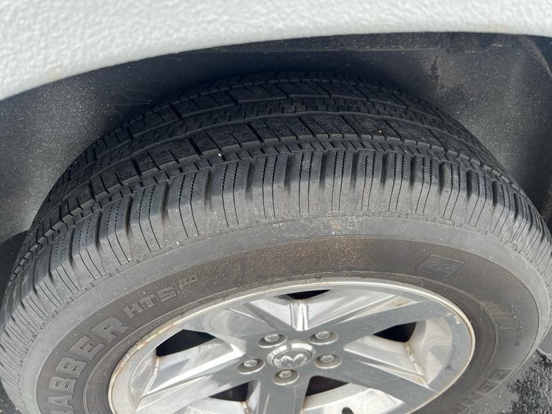 RAM 1500 4WD Crew Cab 140.5" SLT 2012