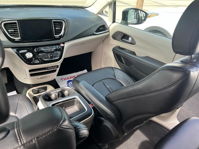 Chrysler Pacifica Hybrid Select 2024