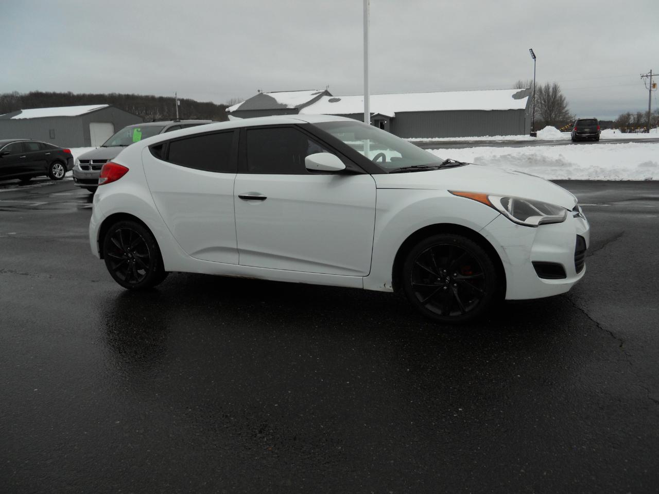 Hyundai Veloster Base 6MT 2016