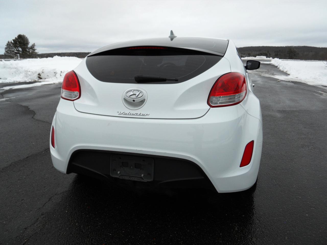 Hyundai Veloster Base 6MT 2016