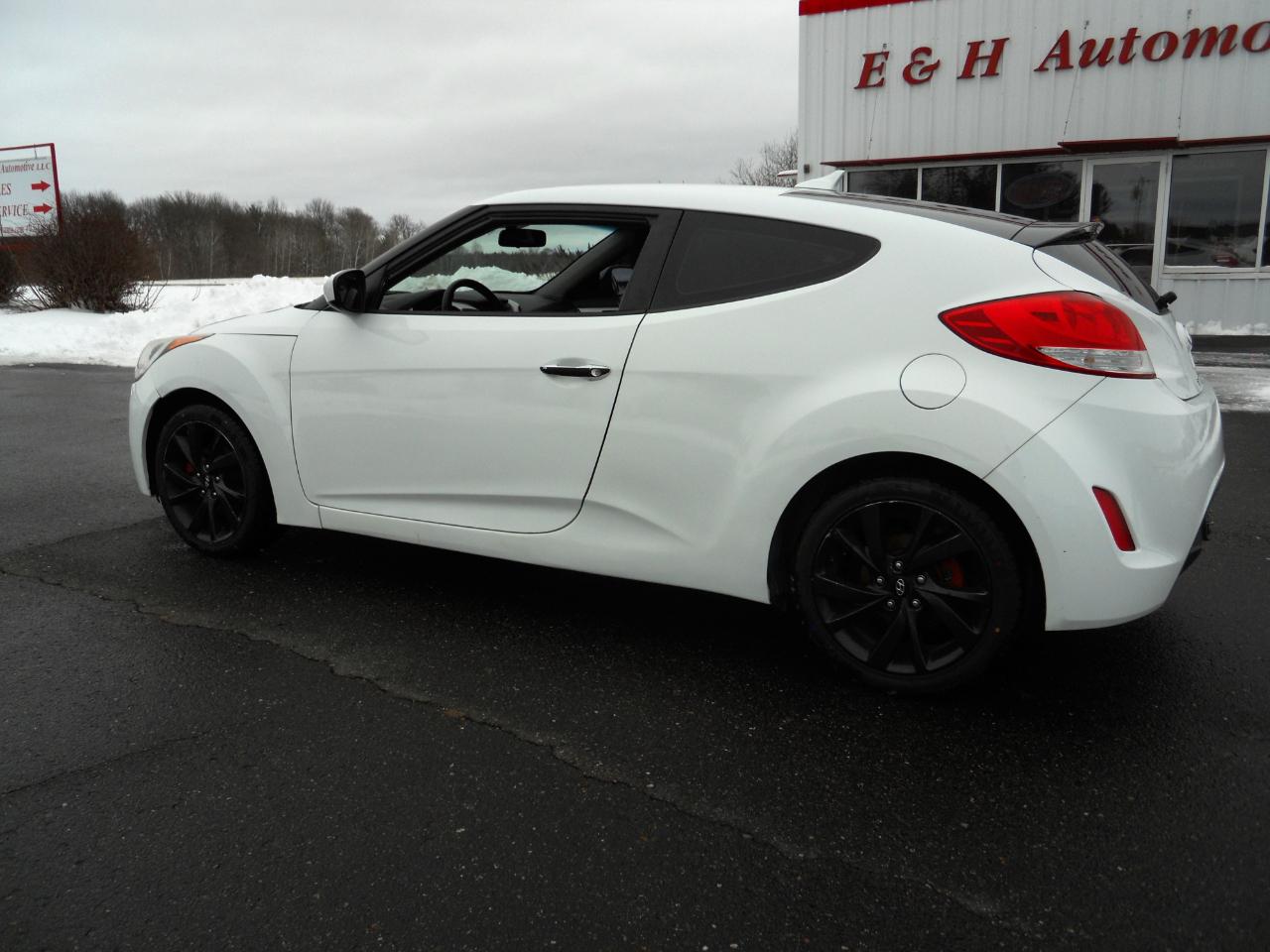 Hyundai Veloster Base 6MT 2016