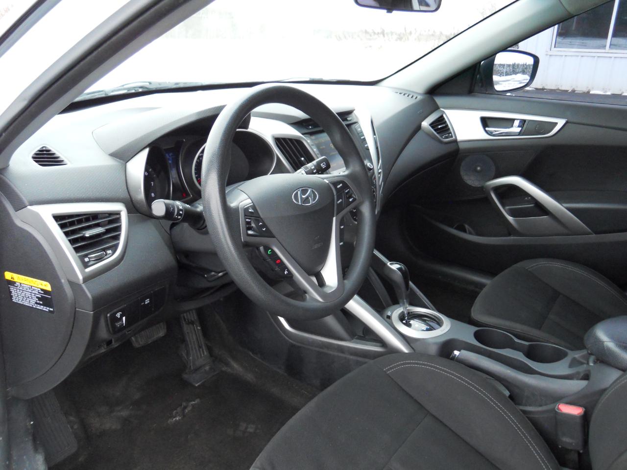 Hyundai Veloster Base 6MT 2016