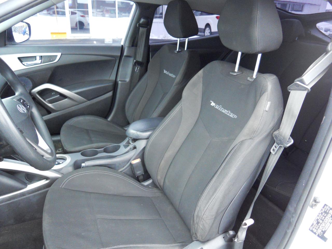 Hyundai Veloster Base 6MT 2016