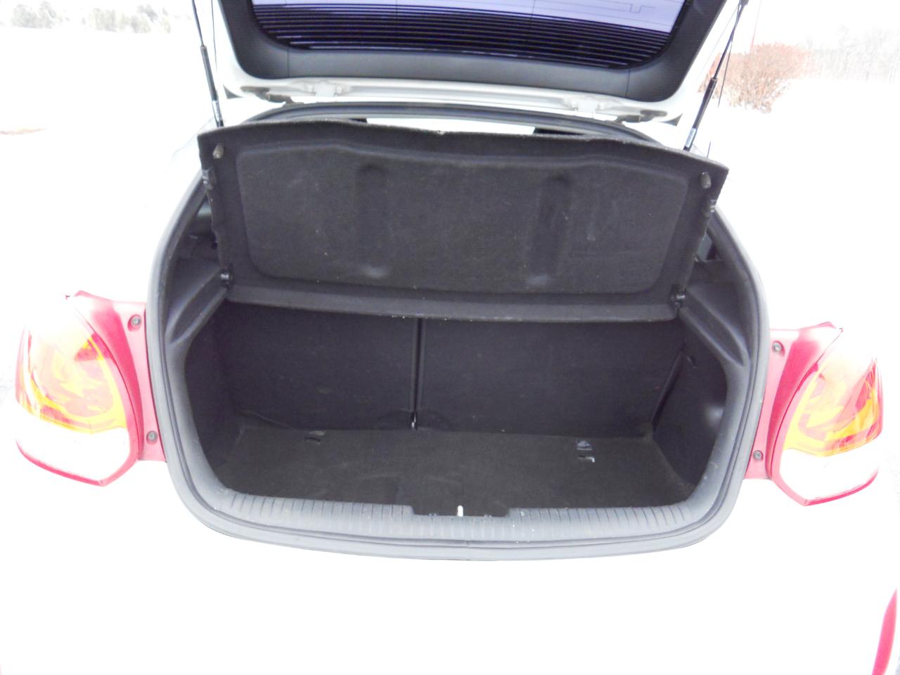 Hyundai Veloster Base 6MT 2016